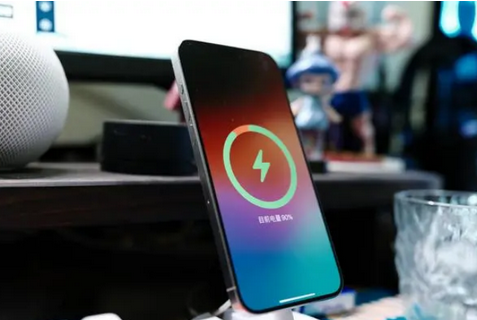 正安苹果15换屏服务分享用什么充电器给iPhone15充电更好 